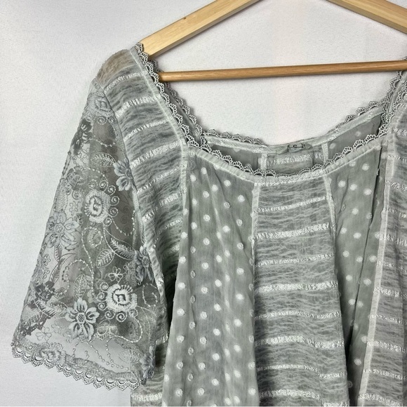 Boutique POL Gray Mixed Media Relaxed Fit Short Sleeve Blouse S - Picture 3 of 3